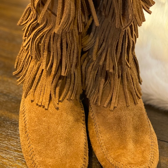 Women’s Tall Fringe Minnetonka Boots Size 9 - Picture 1 of 13